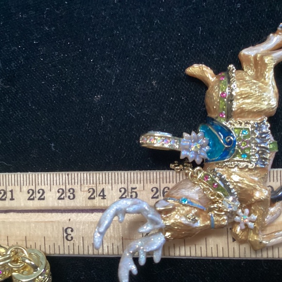 Kirks Folly reindeer - Picture 7 of 10